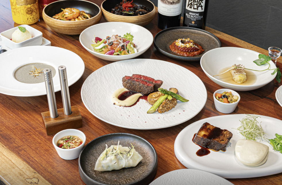 비스트로차이플러스 코스 요리 테이블 세팅